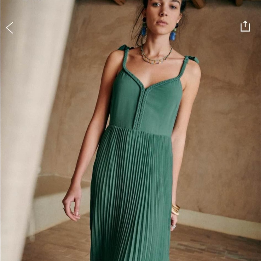 BNWT Sezane Nella Dress in Sage, size 34! 💚